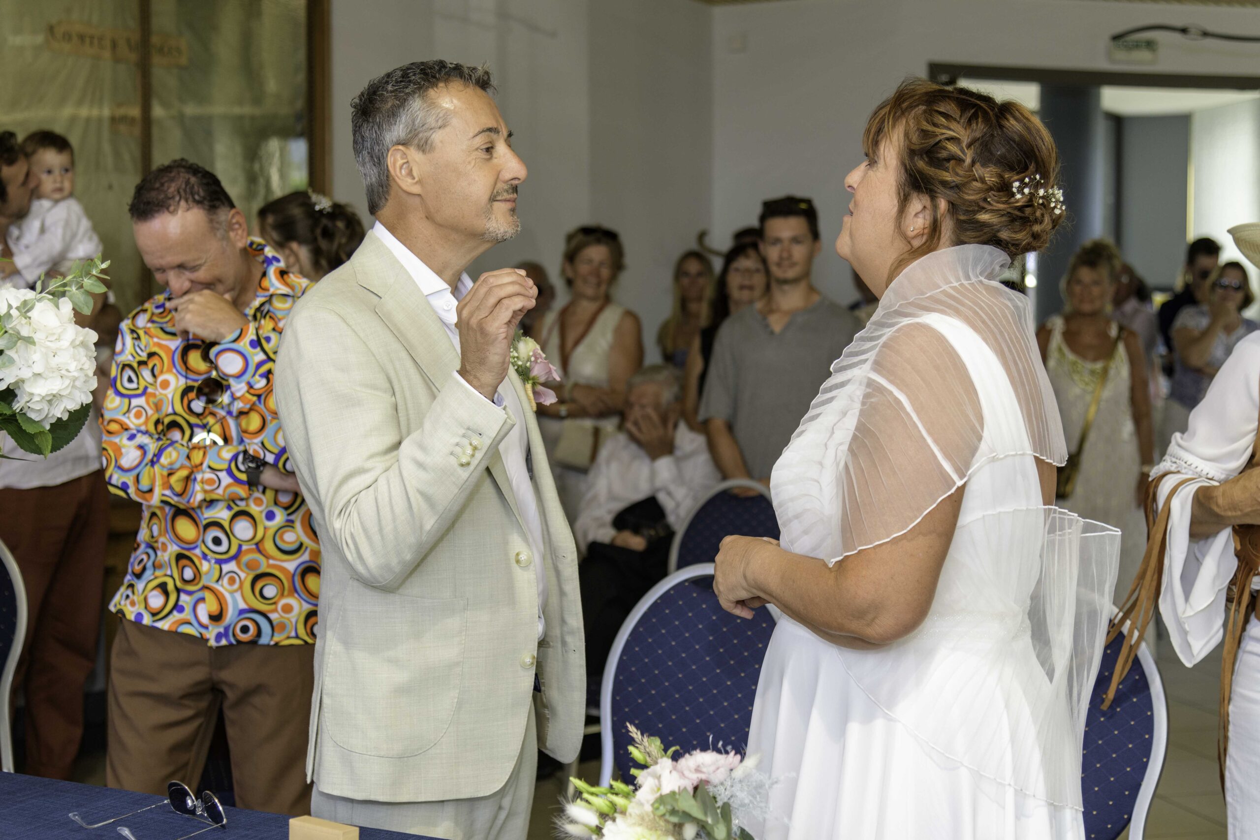 photographe mariage Annemasse cérémonie civile reportage mariage Haute-Savoie couple photo mariés Genève extérieur